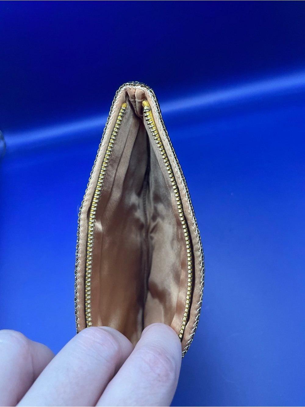 Vintage Gold Liquid Metal Mesh Zipper Pouch Evening oversized coin purse - Picture 4 of 11